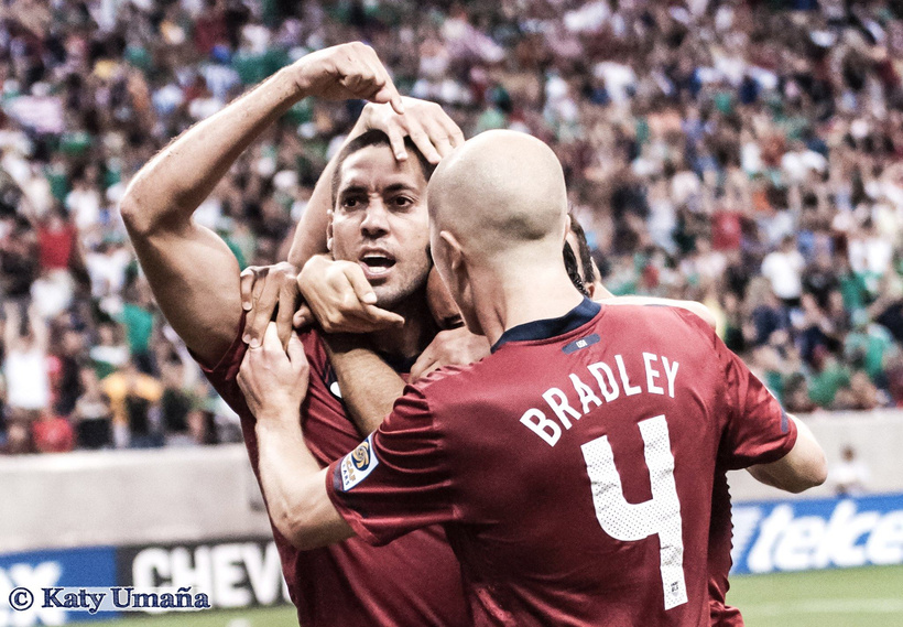 Clint Dempsey celebrates his goal against Panama with his fellow USMNT teammates including Michael Bradley as part of the 2011 Gold Cup Semifinals. June 22, 2011 ©Katy Umaña/Enye Photo